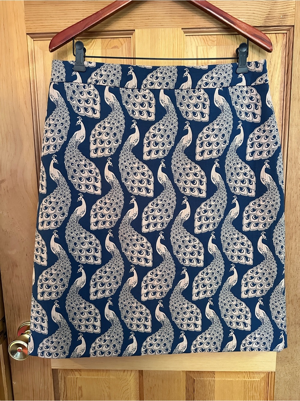 Ann Taylor Navy and White Peacock-Print Pencil Skirt